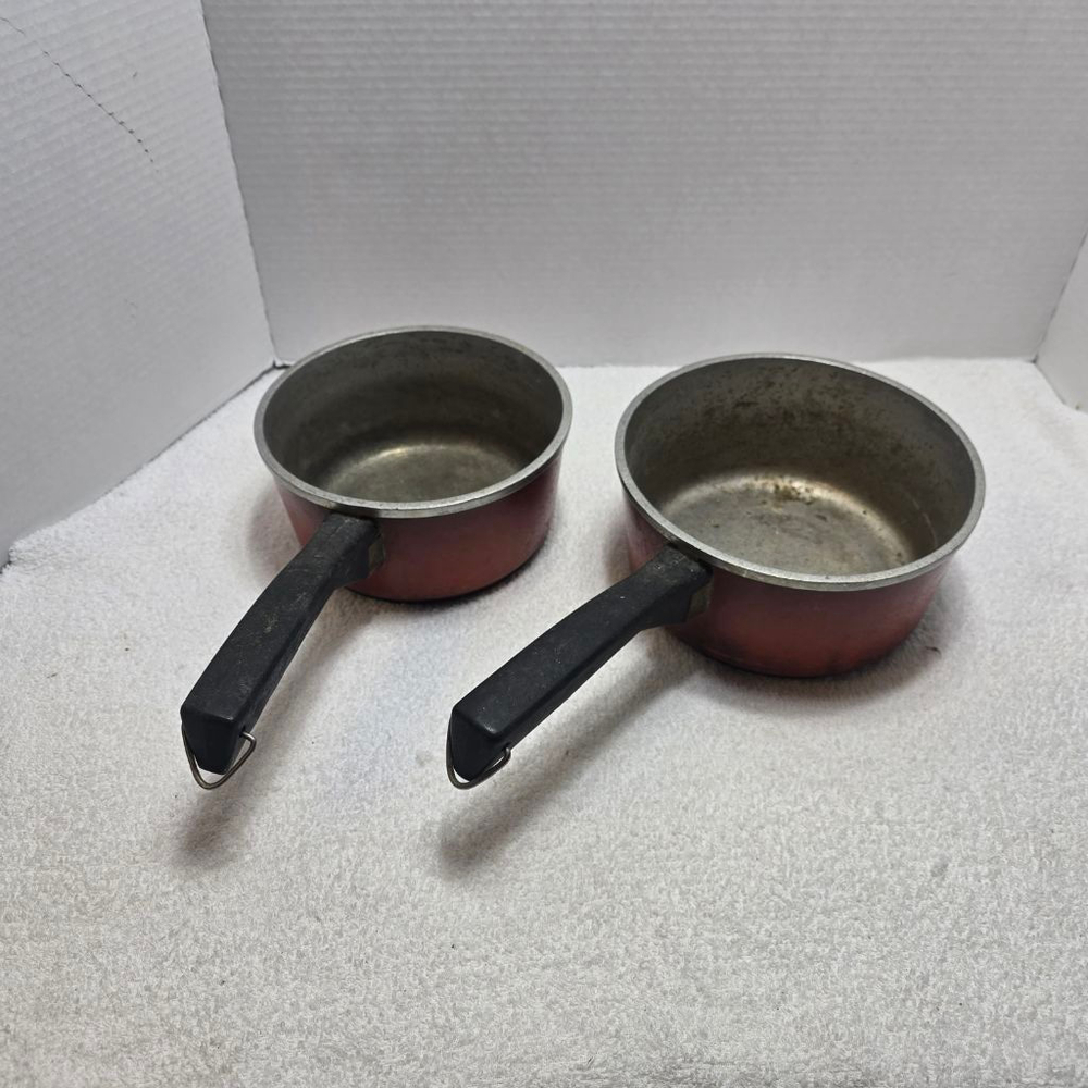 Club Cookware Red and Black Saucepan Set One Size